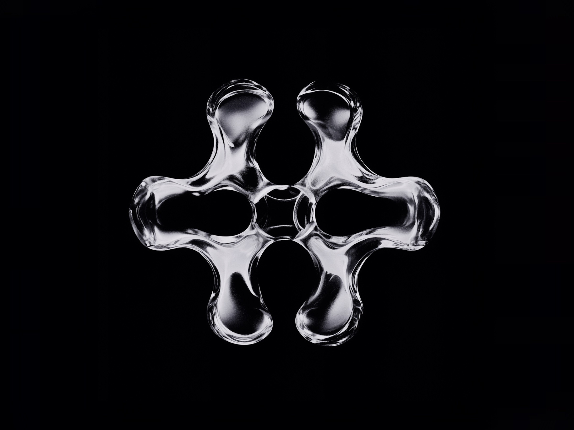 Une forme en métal liquide brillant à quatre lobes arrondis, sur fond noir.